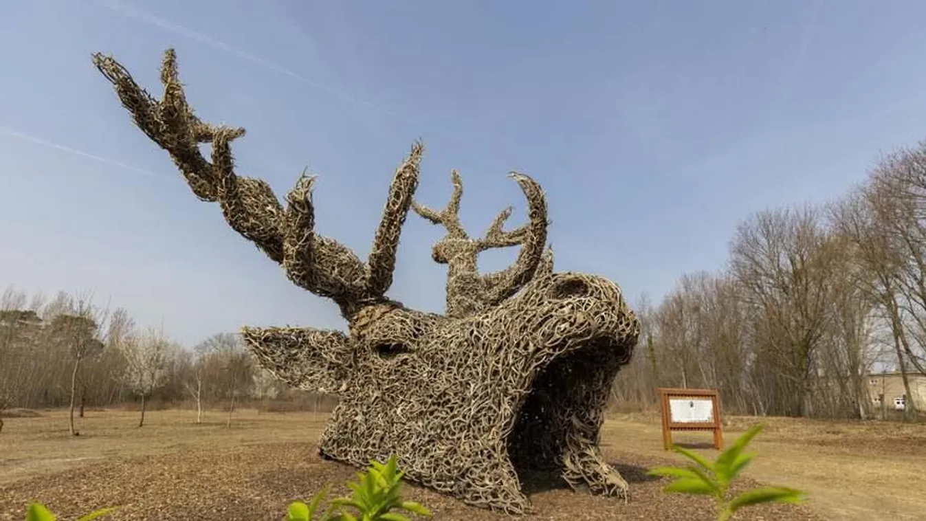 A világon egyedülálló alkotással bővült a Festetics-kastély parkja