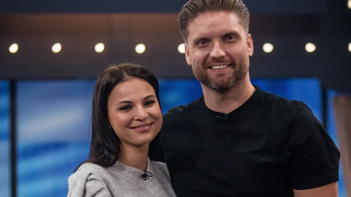 Budapest Frizbi Hajdú Péterrel Képen : Nádai Anikó Hajmási Péter  Fotó : Markovics Gábor  Ripost