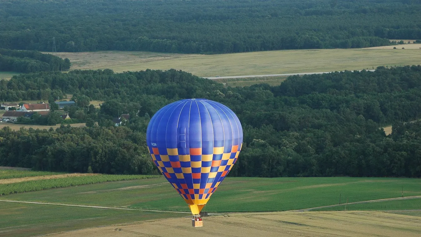 Videó: Hőlégballon zuhant egy háztetőre Melbourne-ben