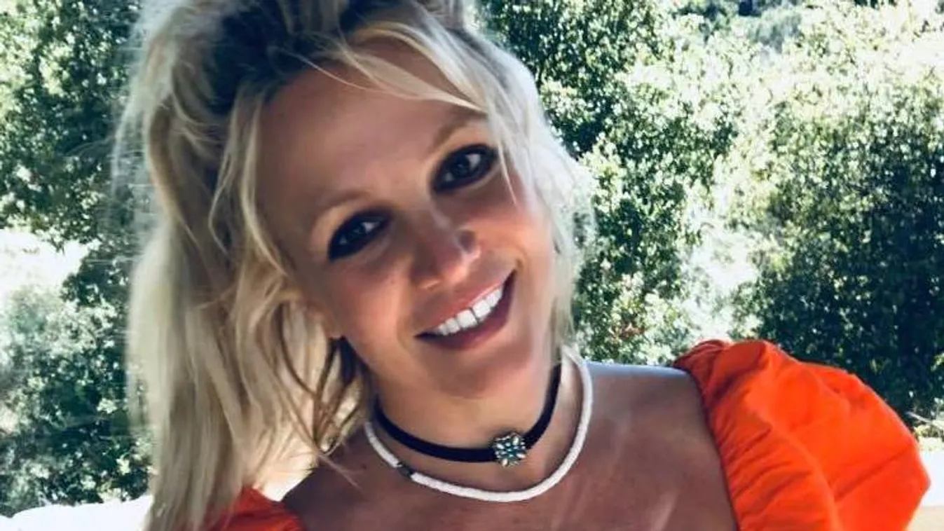 Britney Spears ismét nyilvánosan meztelenkedett, mindenki láthatta a melleit