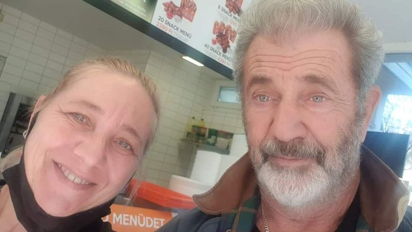 Ma már senki sem lepődik meg, ha Mel Gibson egy óbudai gíroszosnál falatozik