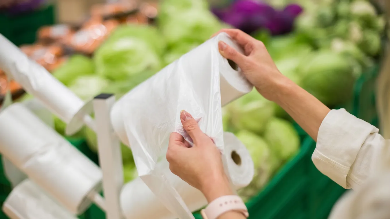 Ez a szupermarket lánc megszünteti üzleteiben a műanyagzacskót