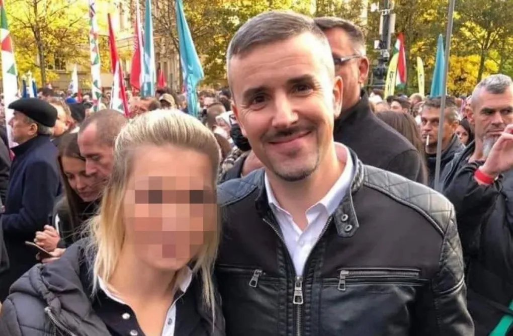 Jakab Péter mellett az erőszakos nemi közösülés áldozata. Többször is súlyosan megfenyegették. Balra mögöttük Potocskáné a Jobbik alelnöke. Miért nem szólal meg nőtársa védelmében?