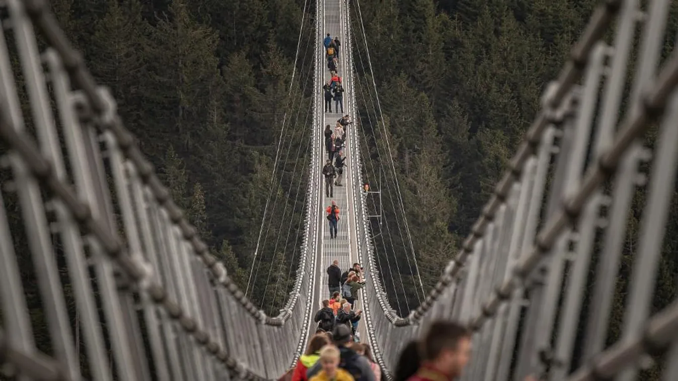Csehországban már átkelhetünk a világ leghosszabb gyalogos függőhídján