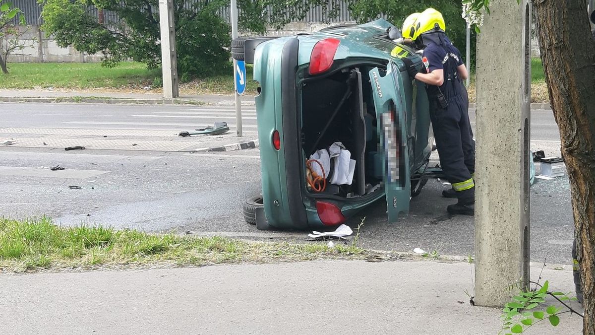 Helyszíni fotók: súlyos baleset történt Budapesten