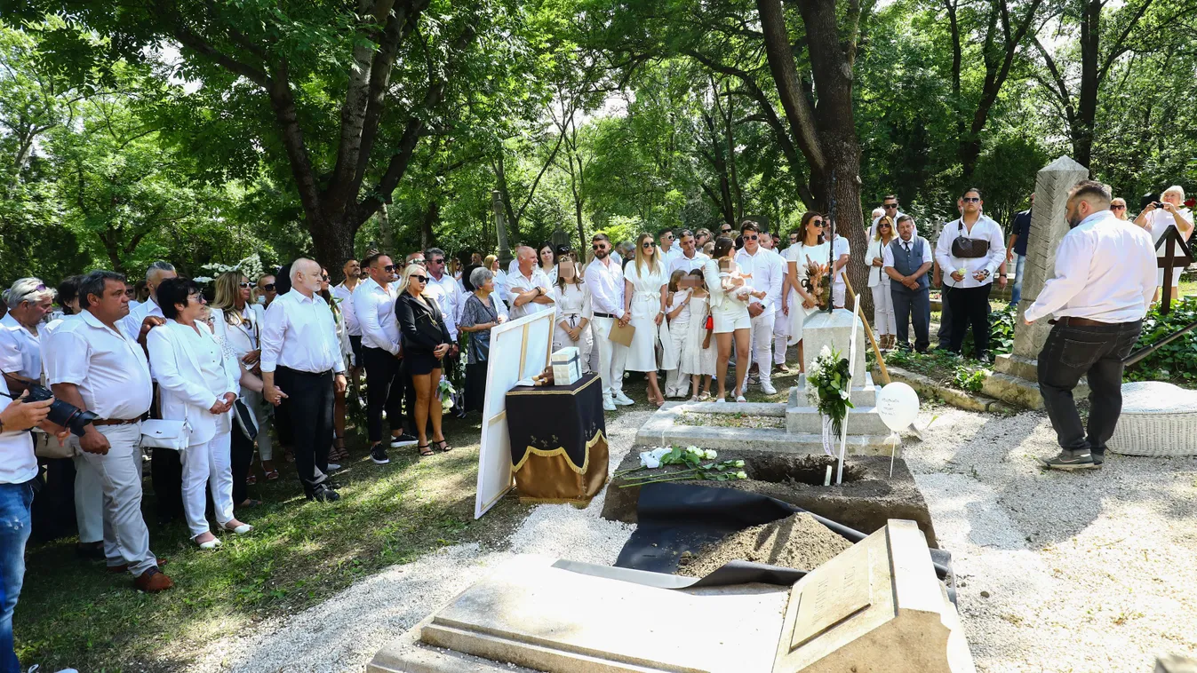 Könnyfakasztó pillanatok, fehér galambokkal búcsúztak el Berkitől