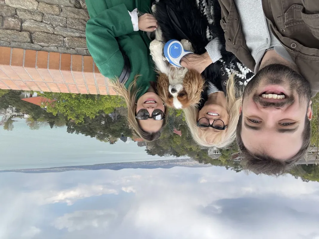 Csepregi Éva fiával és menyével