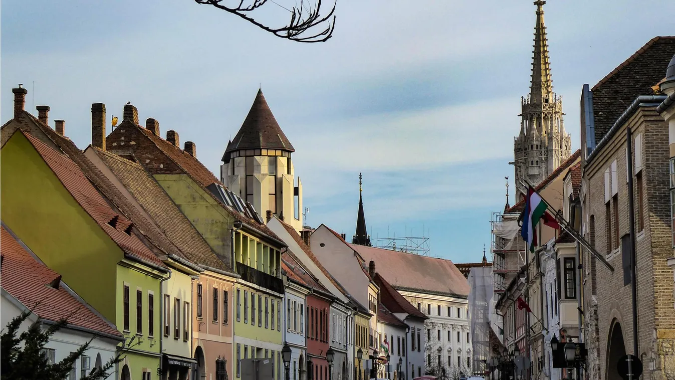 A budai Várnegyedbe invitál a Budapest100