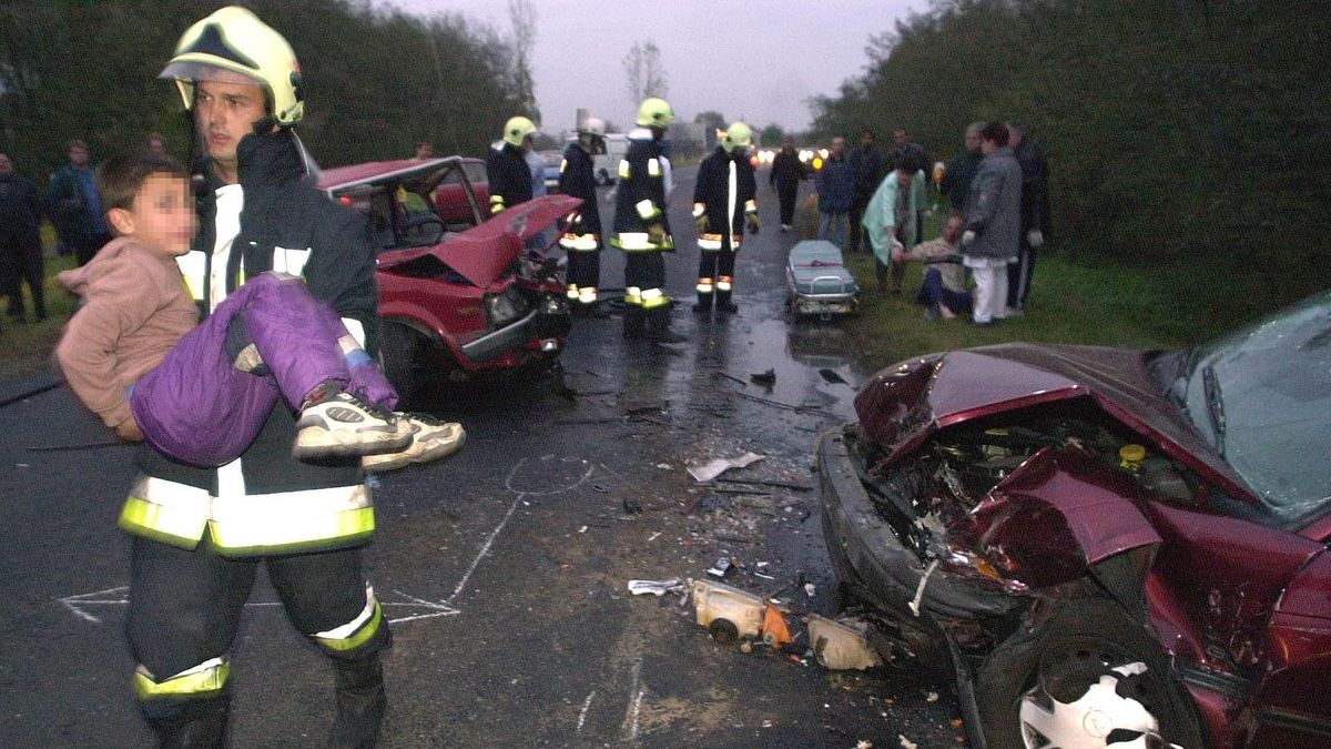 Így él most a fiú, akinek mindkét lába eltört a hajdúsámsoni balesetben