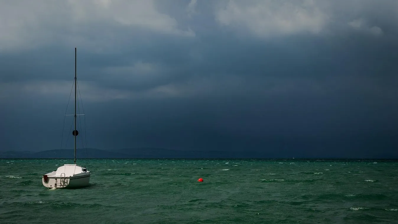 Nem mindennapi videó készült a balatoni szupercelláról