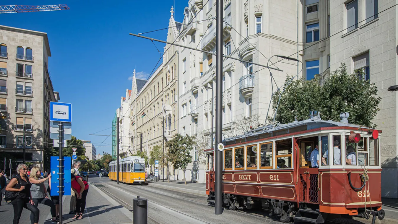 Jóval több mint közlekedés: Ismét forgalomban az időutazásra hívó villamosok