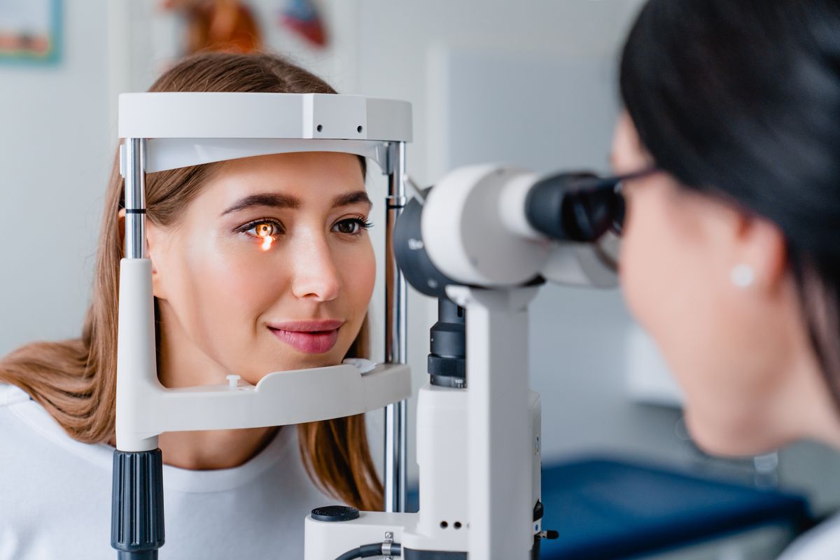Eye,Doctor,With,Female,Patient,During,An,Examination,In,Modern