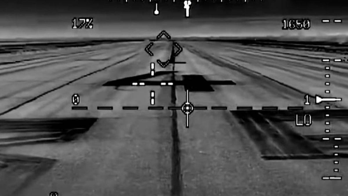 Döbbenetes videó, katonai helikopterek vették fel az UFO-k röptét