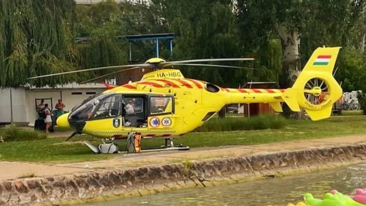 Mentőhelikoptert riasztottak a kiskunmajsai strandra: Összeesett egy fürdőző