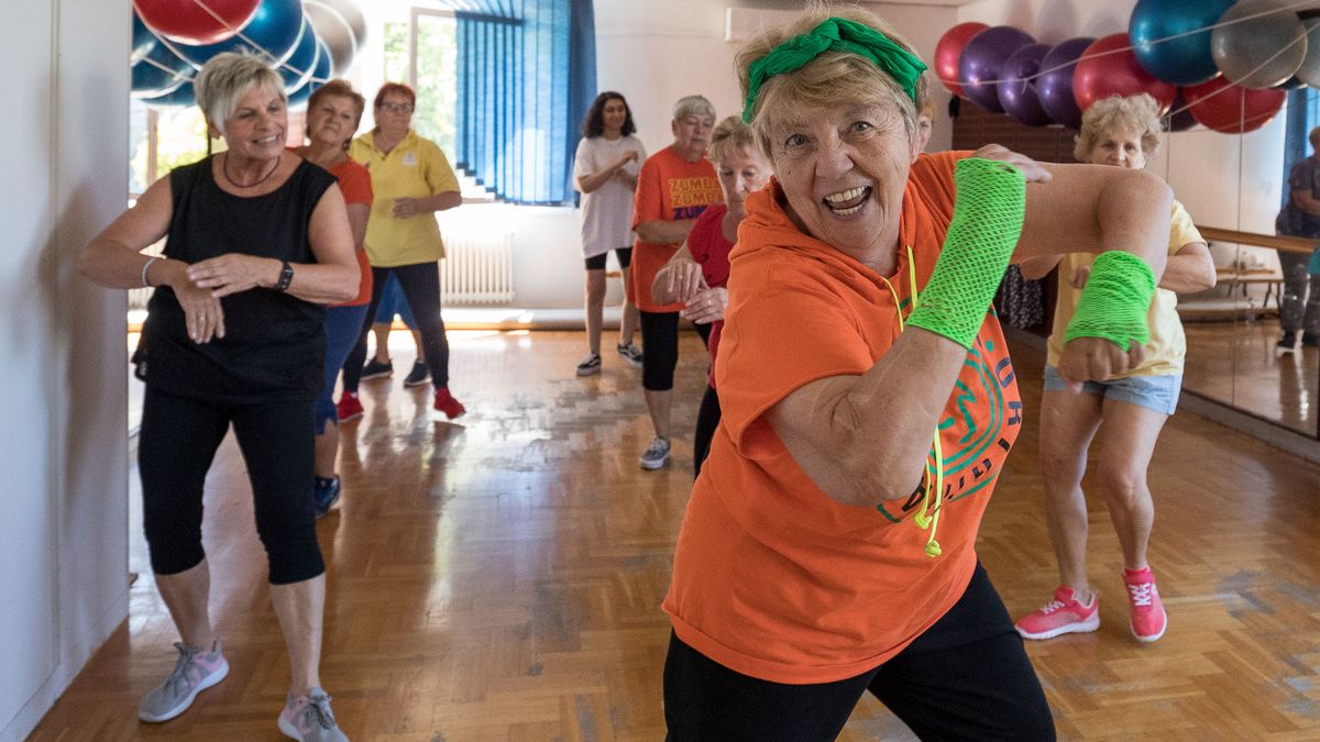 73 évesen tart edzéseket Erzsike, a magyar zumbamama – videó