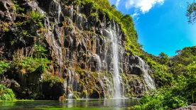 Gyémánt alakú üvegbár függ Grúzia legvadabb kanyonja felett