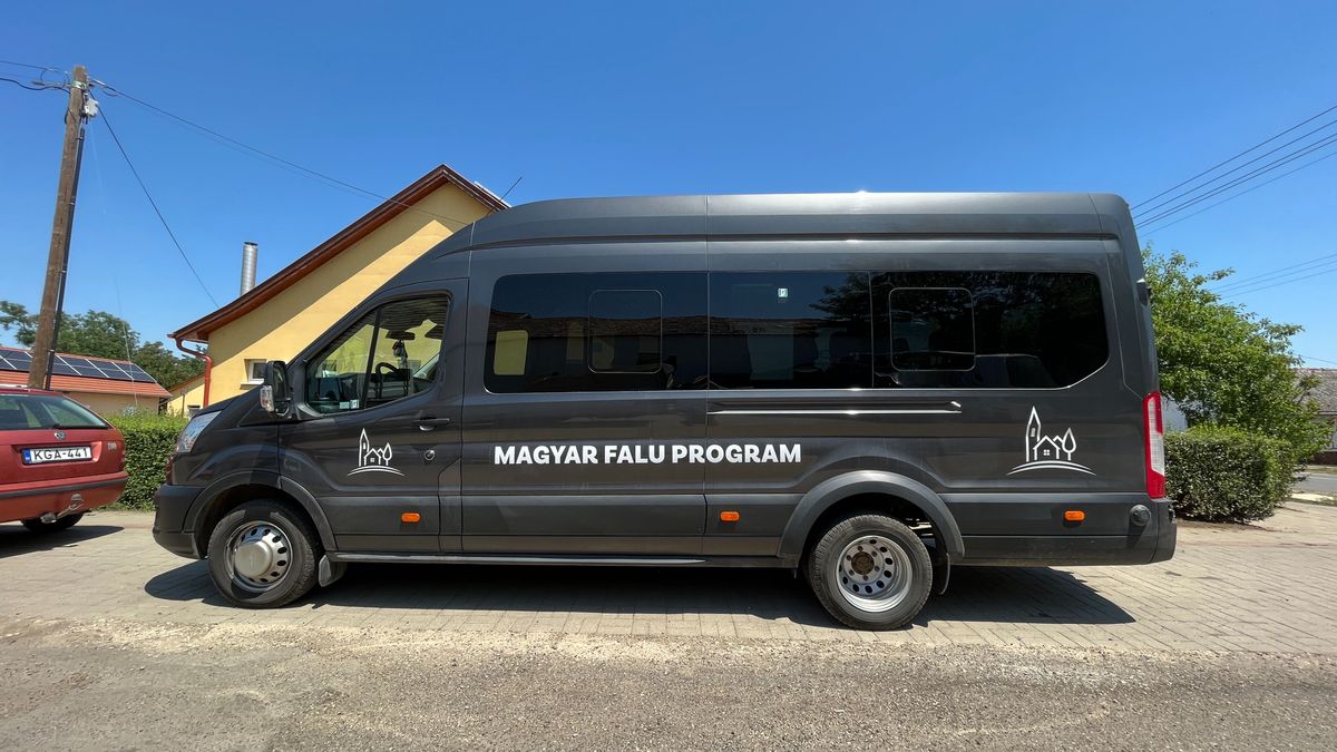 Újra gyerekeket szállít a tomajmonostorai halálbusz