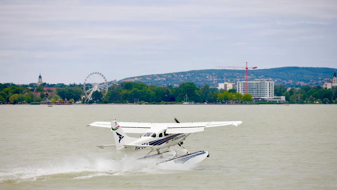 Lesz újra vízirepülés a Balatonon? Hidroplán szállt le a tóra