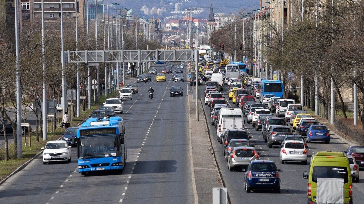 Megszólalt a szakember: Az autósok kiszorítása és ellehetetlenítése a fővárosi önkormányzat célja