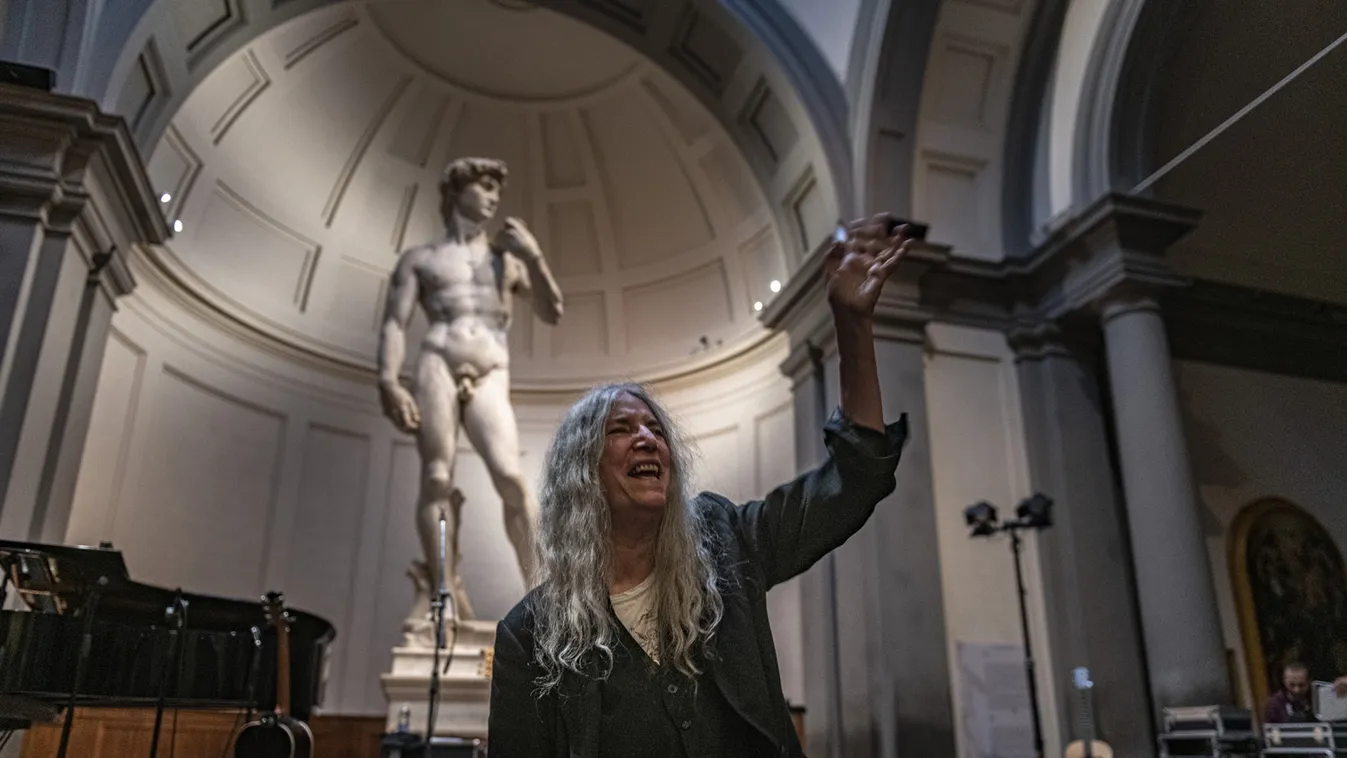 Megtartották a Michelangelo Dávid-szobrát egyesek szerint veszélyeztető koncertet