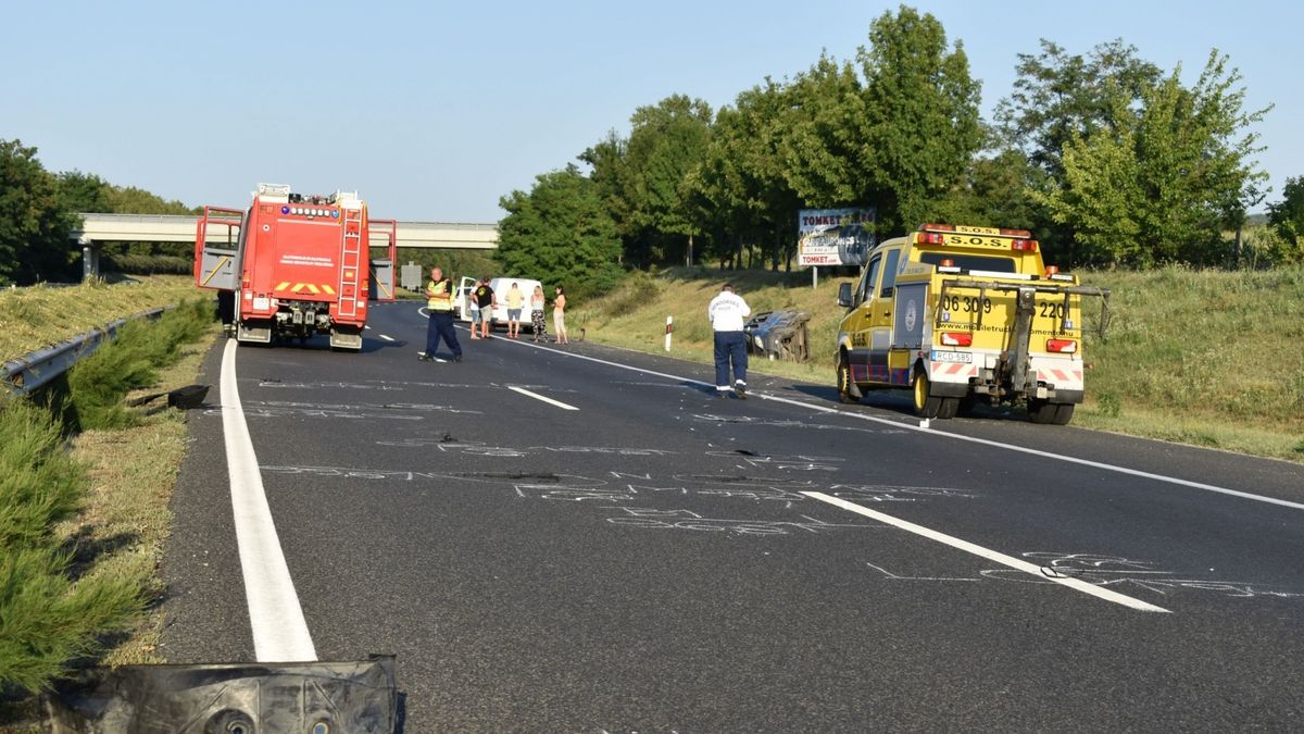 Tragédia a sztrádán: Kishúga volt a mindene az autóból kirepülő 10 éves Bencének