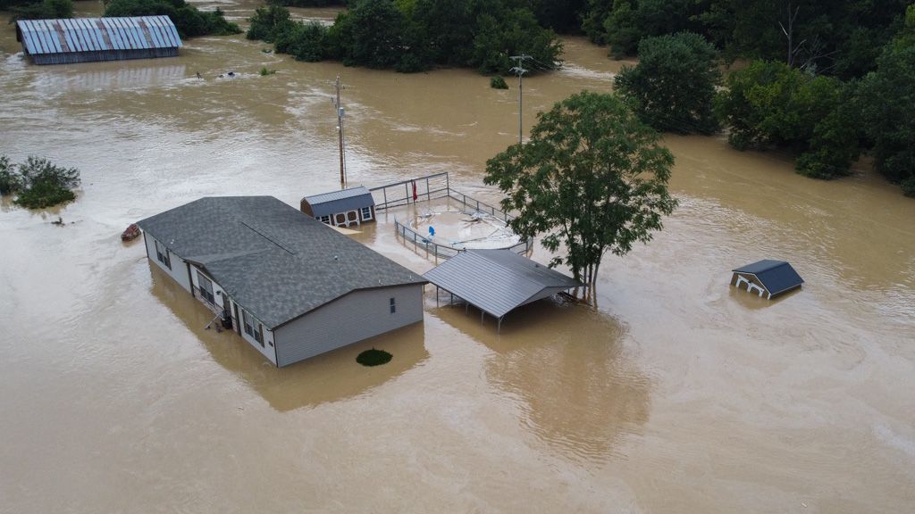Torrential rains cause 'devastating' flooding in Kentucky