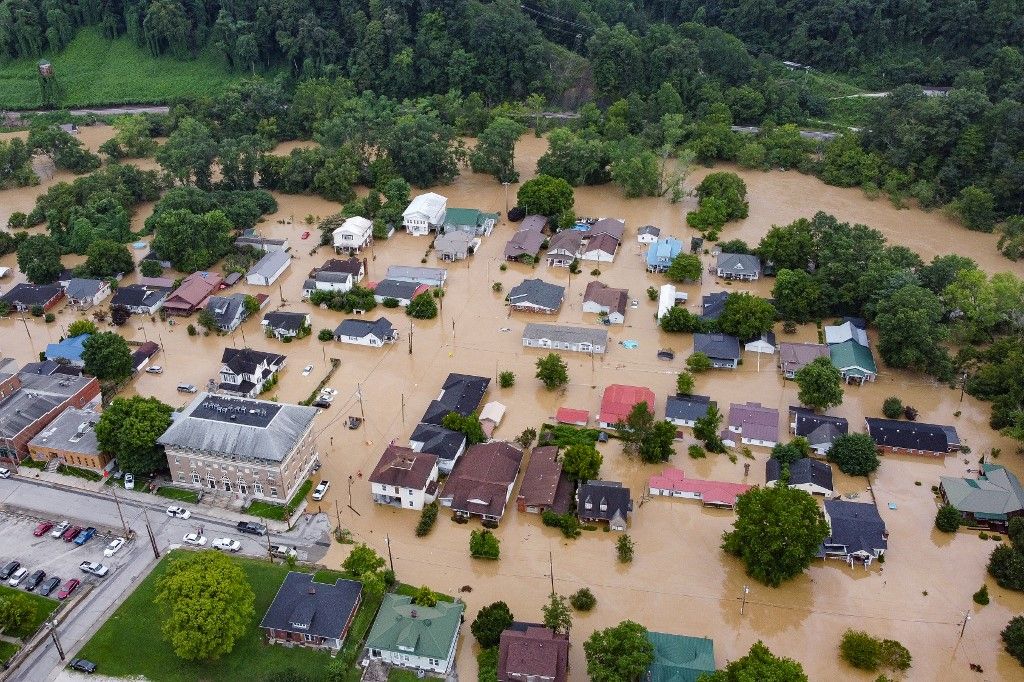 Torrential rains cause 'devastating' flooding in Kentucky
