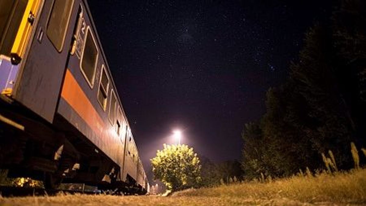 Rémálom a semmi közepén veszteglő debreceni vonaton: 45 fokos forróság volt a vagonban