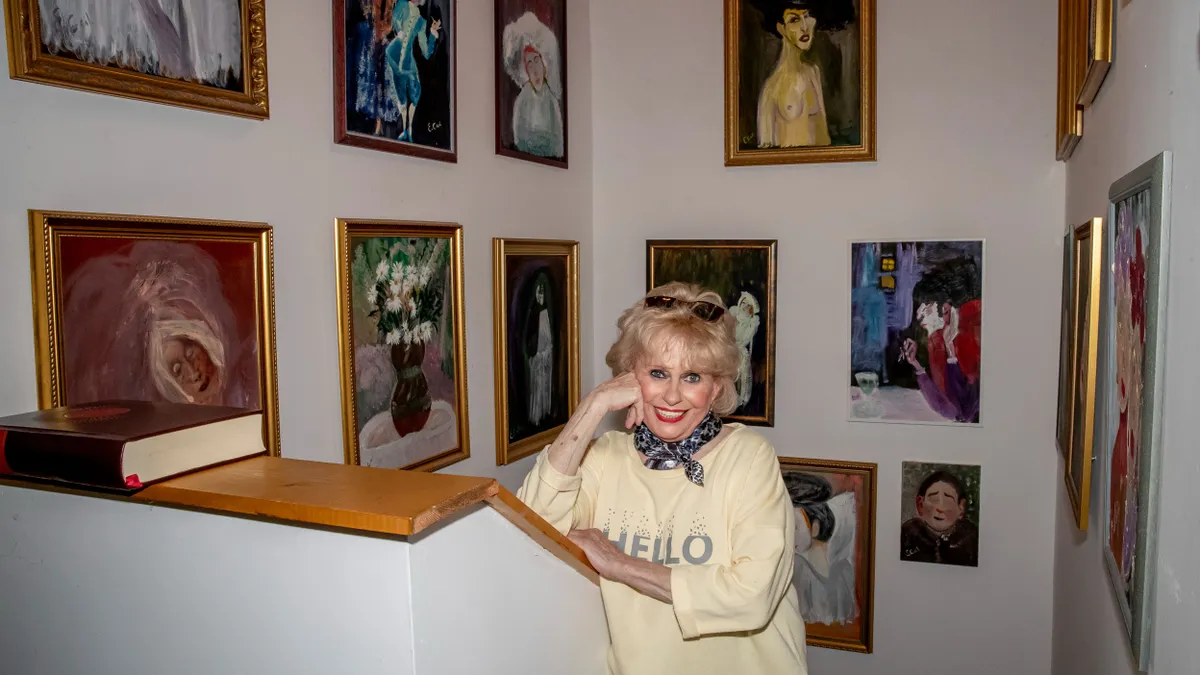 A színésznő festményeket fest, ha éppen nem a színházban dolgozik