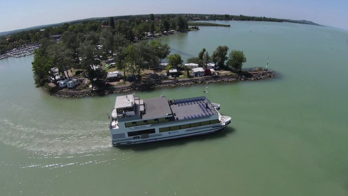 Hét éve szeli a habokat a Balatonon a Badacsony