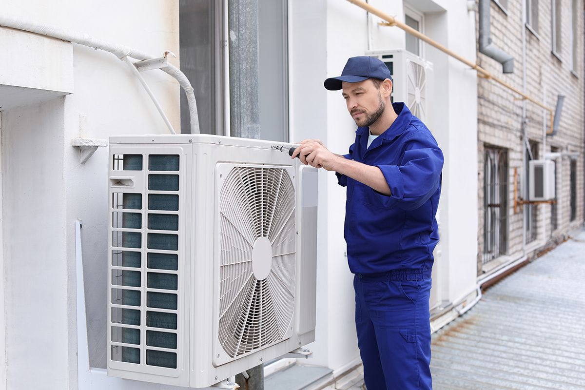 Male,Technician,Repairing,Air,Conditioner,Outdoors