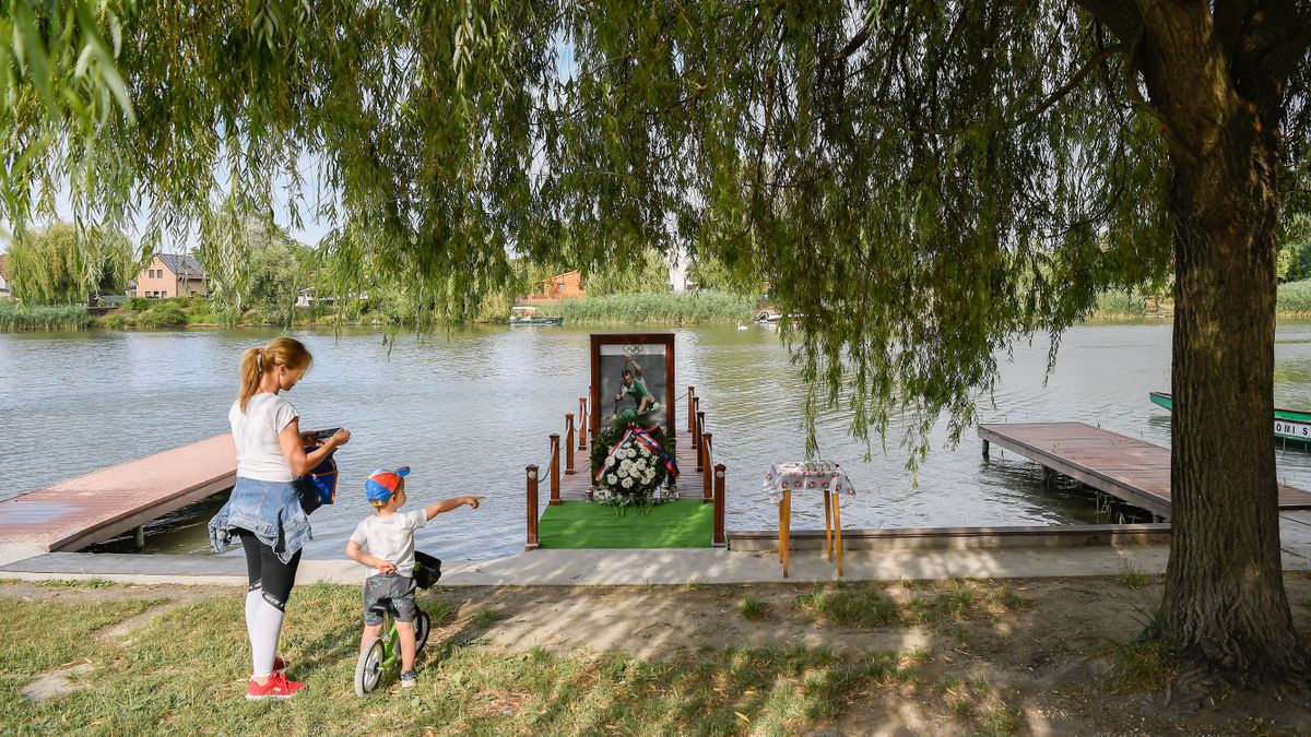 Szívszorító fotók: Még csak 50 éves lenne, a fiatalon elhunyt Kolonics Györgyre emlékeztek