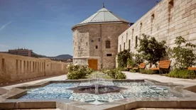 Eldugott török kert épült a budai várnegyedben