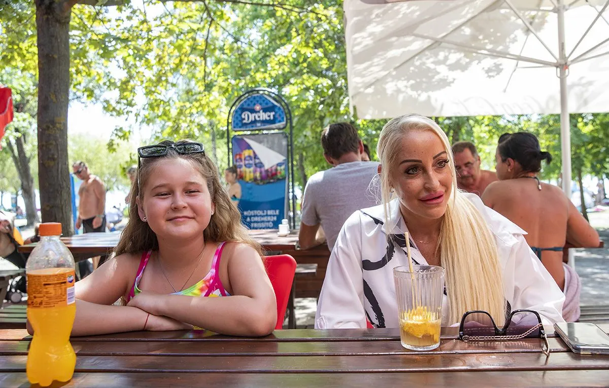 Suzy és kislánya, Zsuzsika