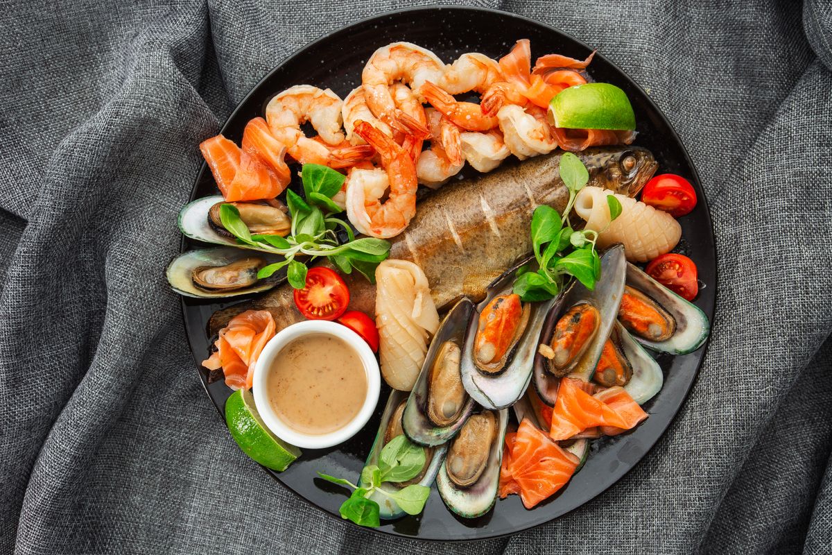 Roasted,Mixed,Seafood,Contain,Mussels,,Prawns,,Salmon,,Calamari,Squids,And