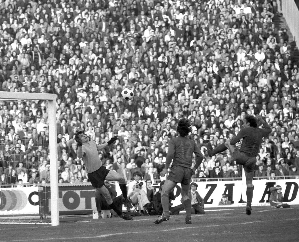 Müller Sándor (jobbra) 1977-ben bajnoki címet nyert a Vasassal