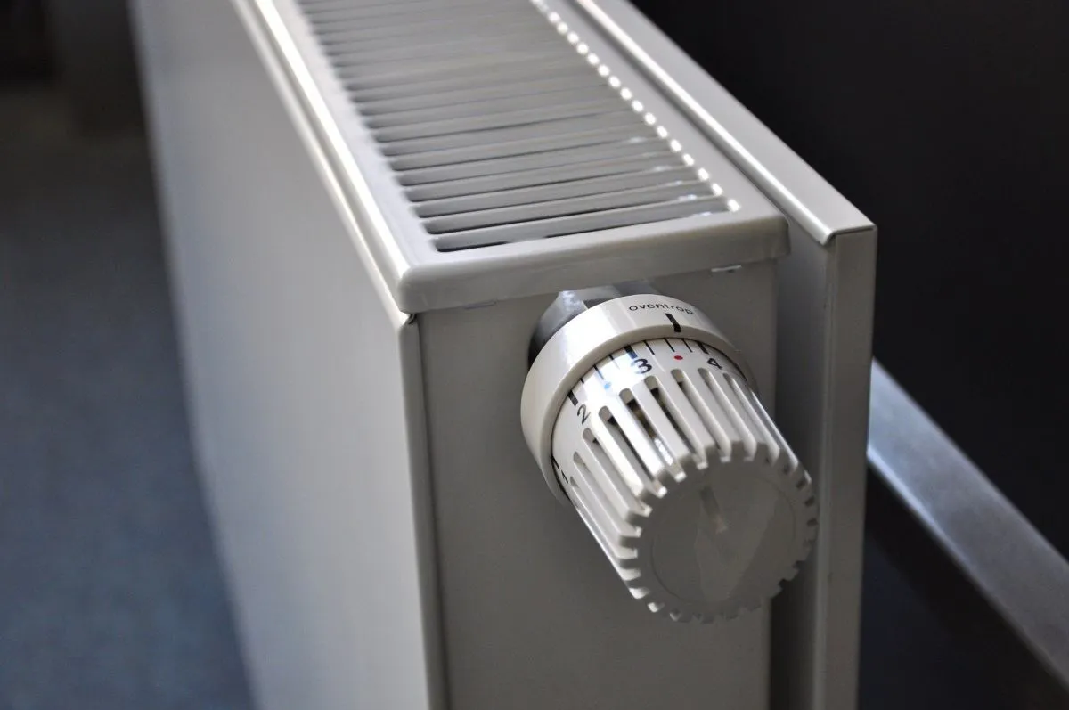 Radiátor, fűtés, rezsicsökkentés, termosztát