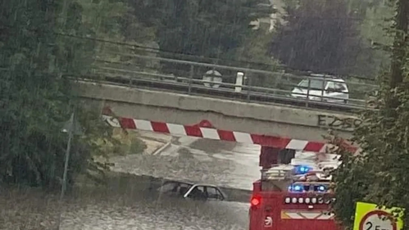 Brutális villámárvíz alakult ki Szigetszentmiklóson, videón, ahogy egy autó majdnem teljesen elsüllyedt