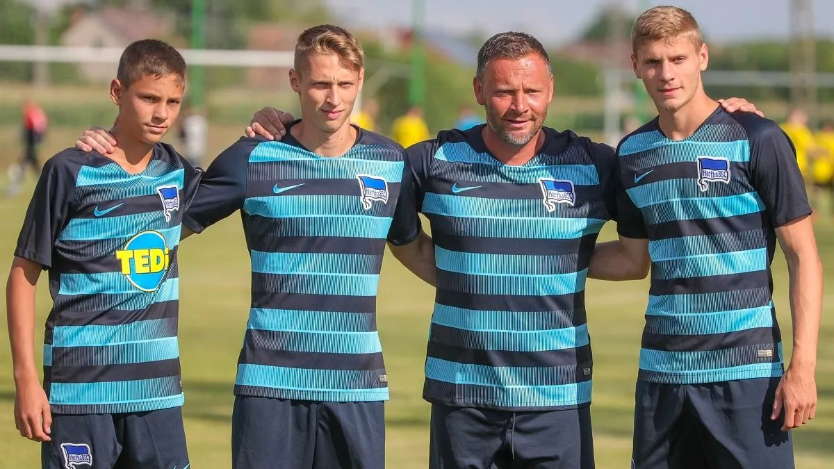 Dárdai Márton (jobbra) mellett édesapjuk, Pál, illetve Palkó és Bence