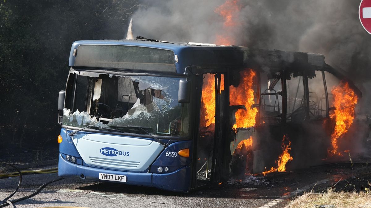 Szörnyű baleset történt: kigyulladt a busz, az életükért küzdöttek az utasok