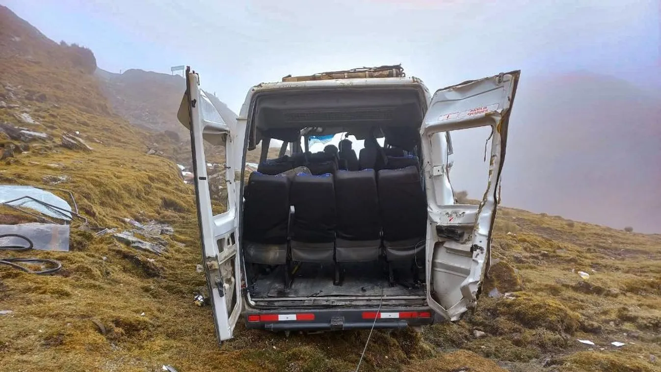 Szakadékba zuhant egy turistákkal teli minibusz a Machu Picchunál
