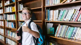 Gerincferdüléshez, nyak- és hátfájáshoz vezethet a rossz iskolatáska