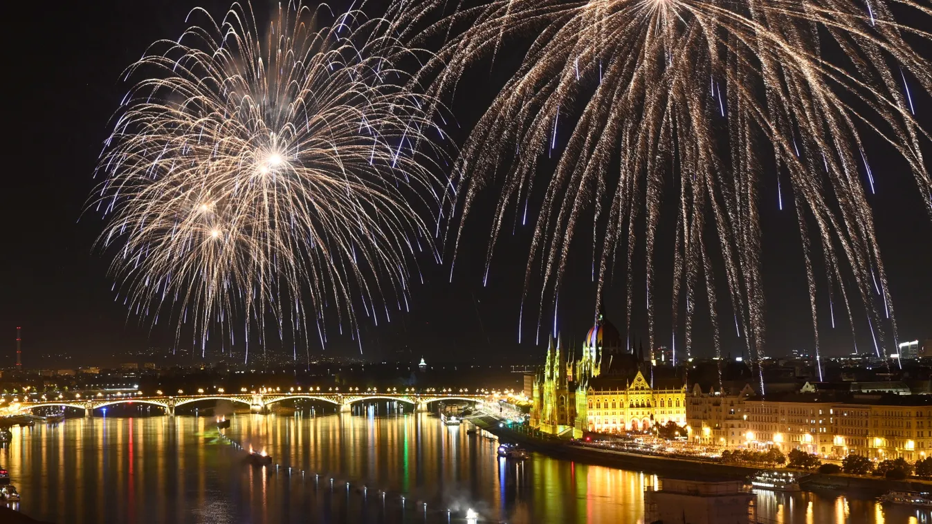Mesés fényjáték Budapesten: Itt tudod visszanézni a tűzijátékot – videó