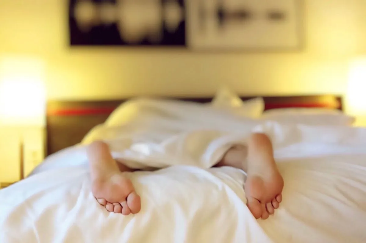 hotel, hotelszoba, szálloda, szállás, ágy, illusztráció, Pexels