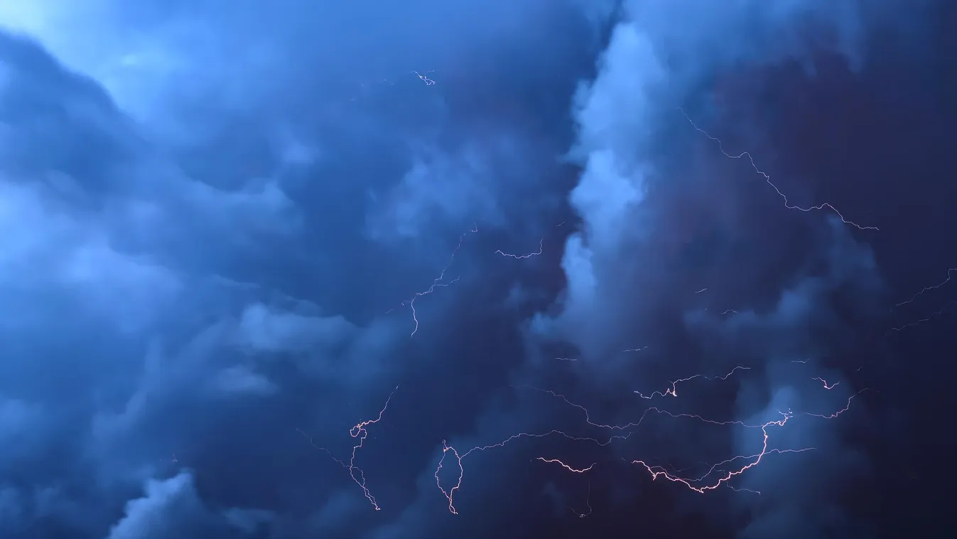 Kegyetlen, mi csap le az országra: kiadták a riasztást a meteorológusok