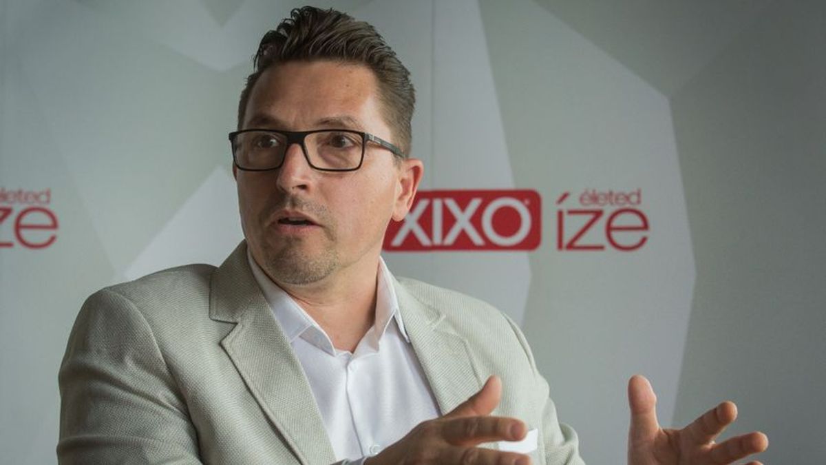 Gyászol Kovács Ákos: elcsukló hangon emlékezett meg a veszteségről