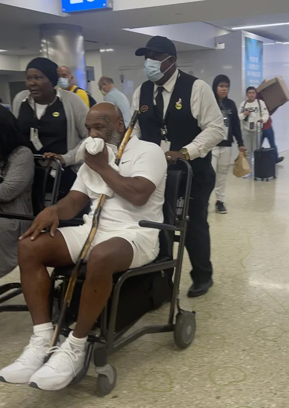 Mike Tyson tolószékben, Northfoto