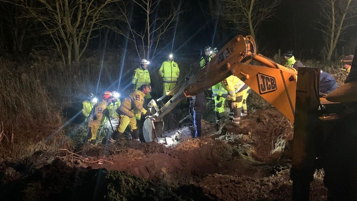 Kegyetlen gyilkosság történt Pest megyében, lótetem alól ásták ki egy nő holttestét