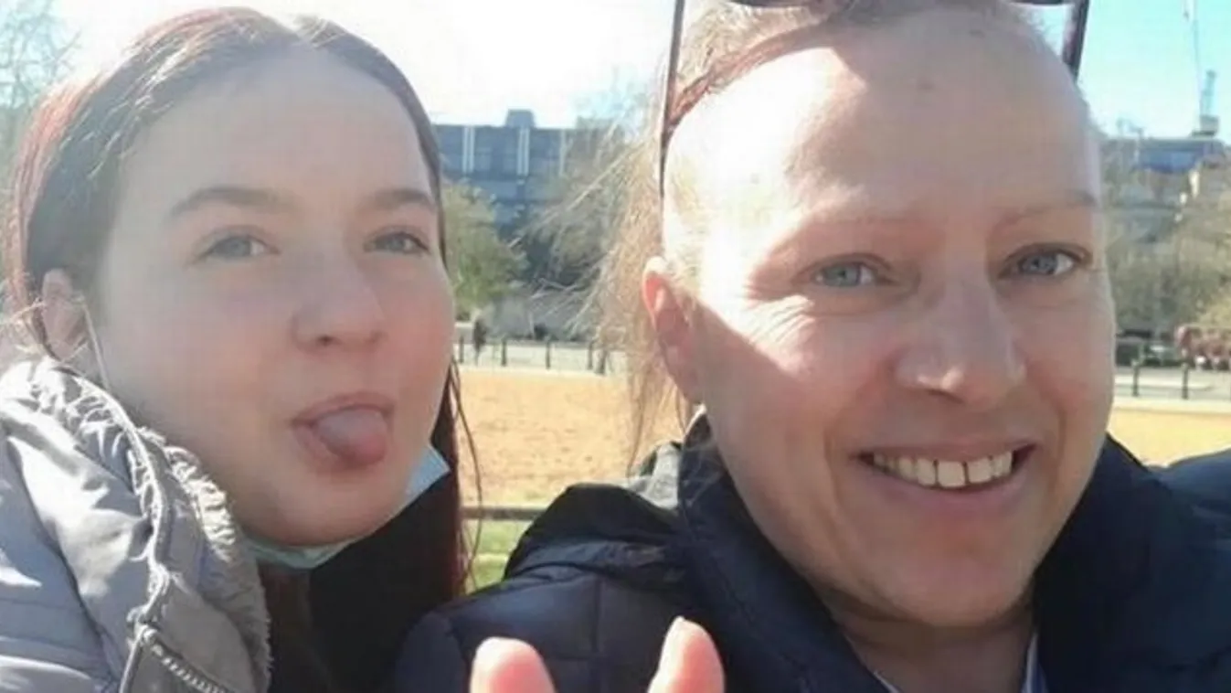 Fekete lovas hintóval kísérik utolsó útjára az egy hete meghalt 13 éves lányt
