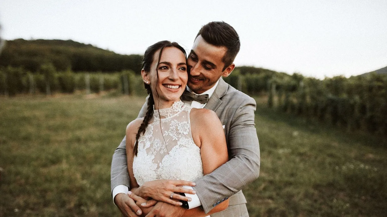 Feldühítették a kommentelők, anyaszült meztelen fotót posztolt magáról a magyar sztáranyuka – 18+ fotó